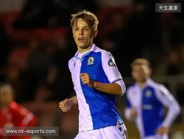 邮报:阿森纳正与布莱克本流浪者就17岁前锋蒂容进行谈判